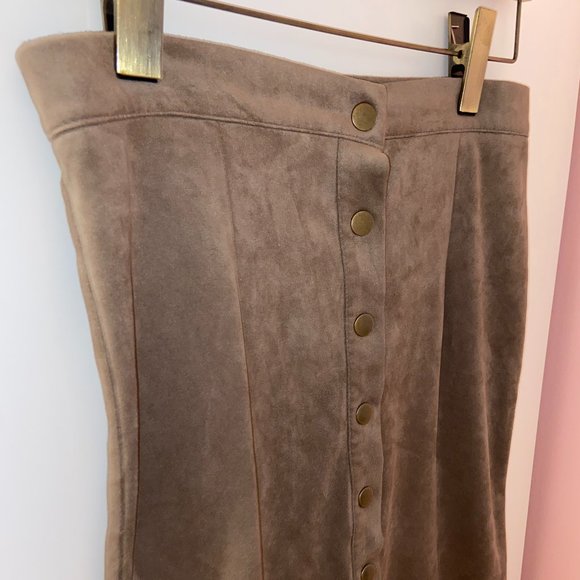 High-Wasted Buttoned Down Suede Skirt | Beige - Picture 2 of 5